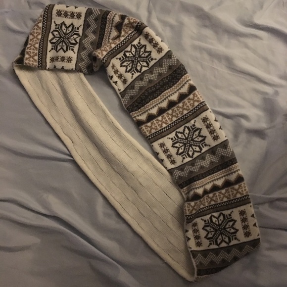 Circle scarf - Picture 2 of 2